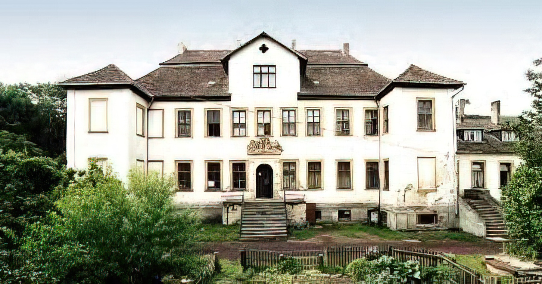 Eichenbarleben: Ehemaliges Herrenhaus von der Hofseite 2003