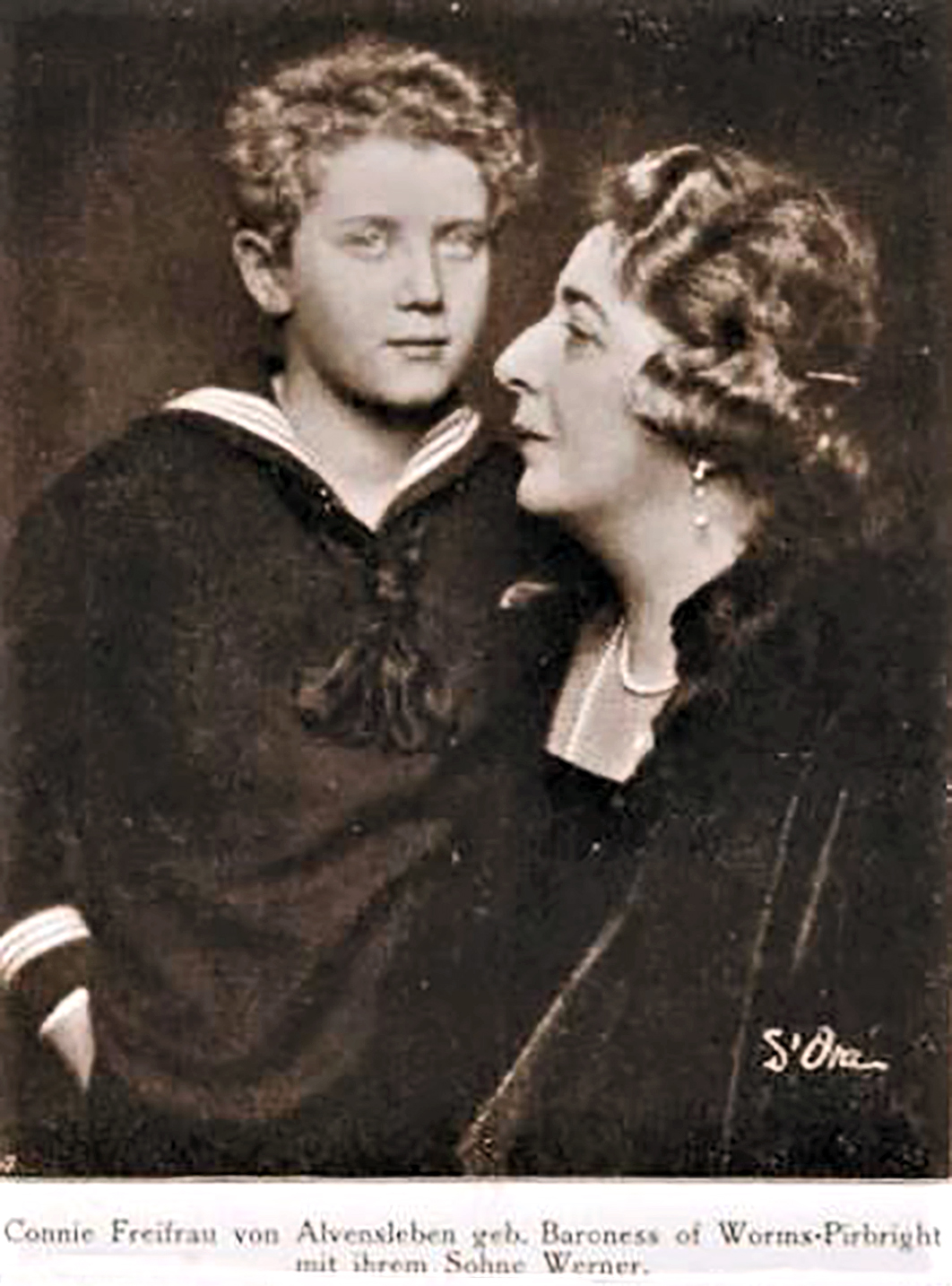 Werner vA 1912-1989 mit seiner Mutter