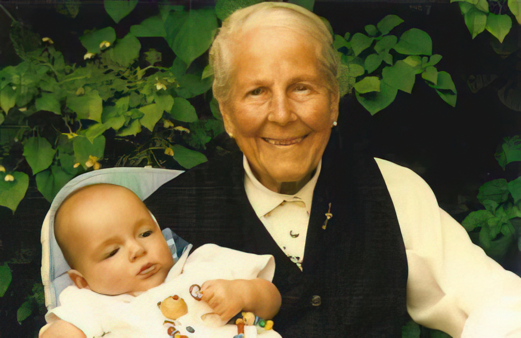  Ingeborg v. der Schulenburg, geb. v. der Osten, verw. v. Alvensleben (1902-2003)  mit ihrem Urenkel Joachim v. Alvensleben 1996