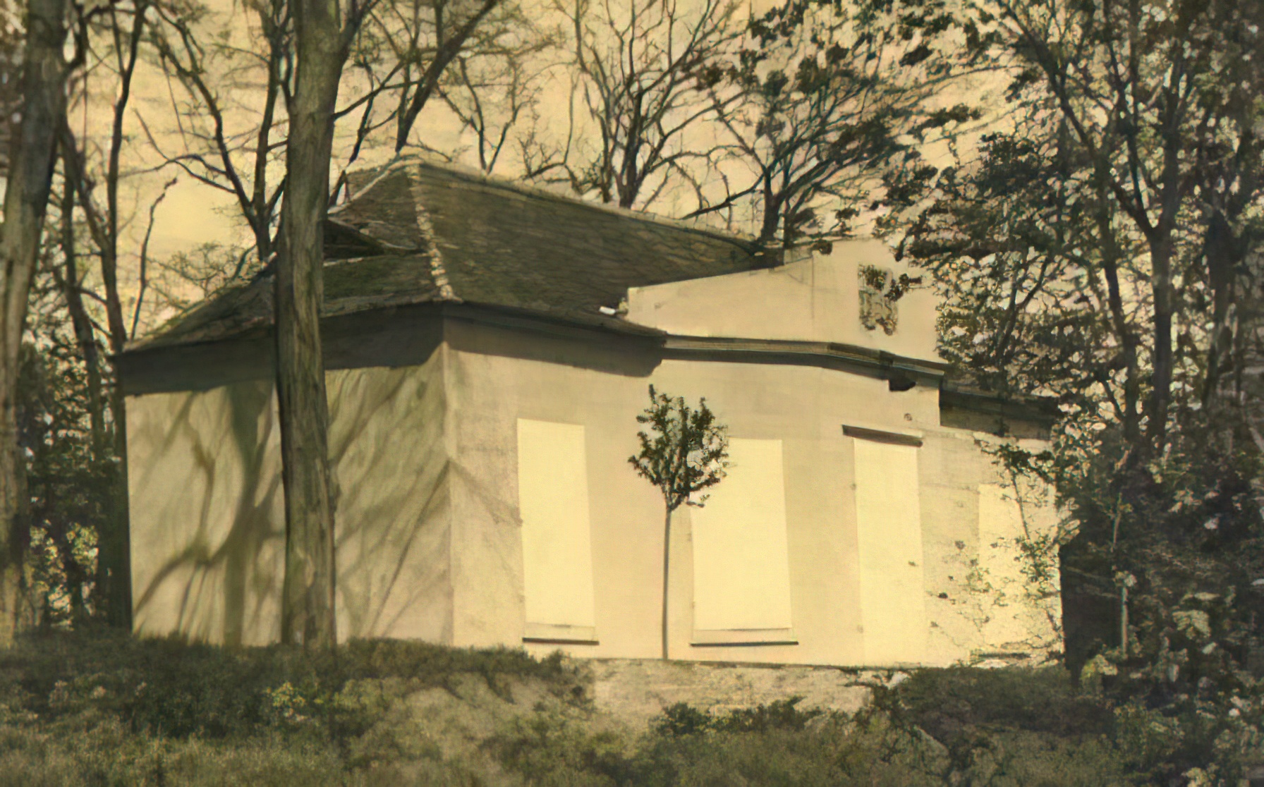 Das 1834 erbaute Weinberghaus im Park nach der Renovierung 1934 Das 1834 erbaute Weinberghaus im Park nach der Renovierung 1934