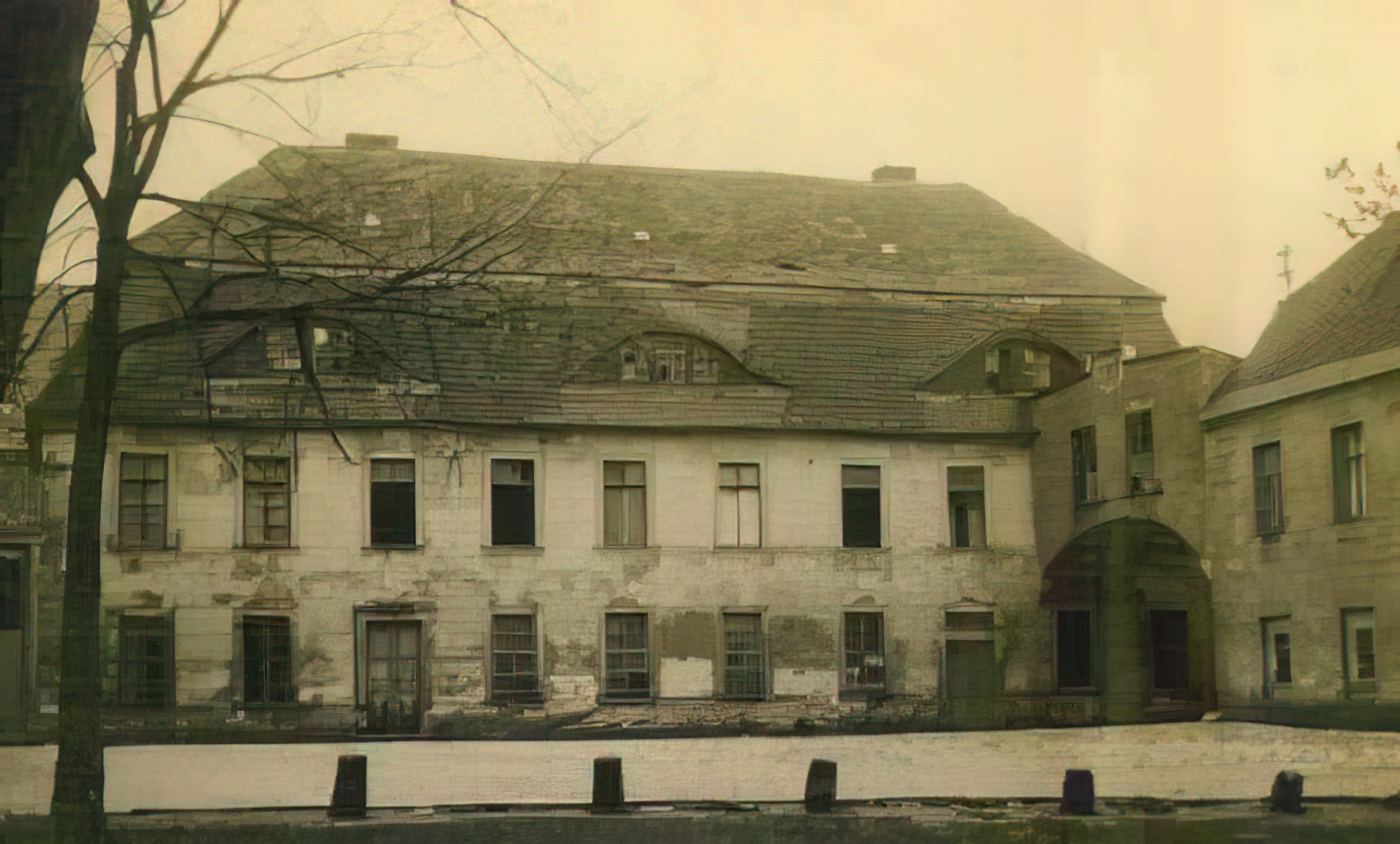 Das 1930 abgerissene alte Gutshaus in Sülldorf 