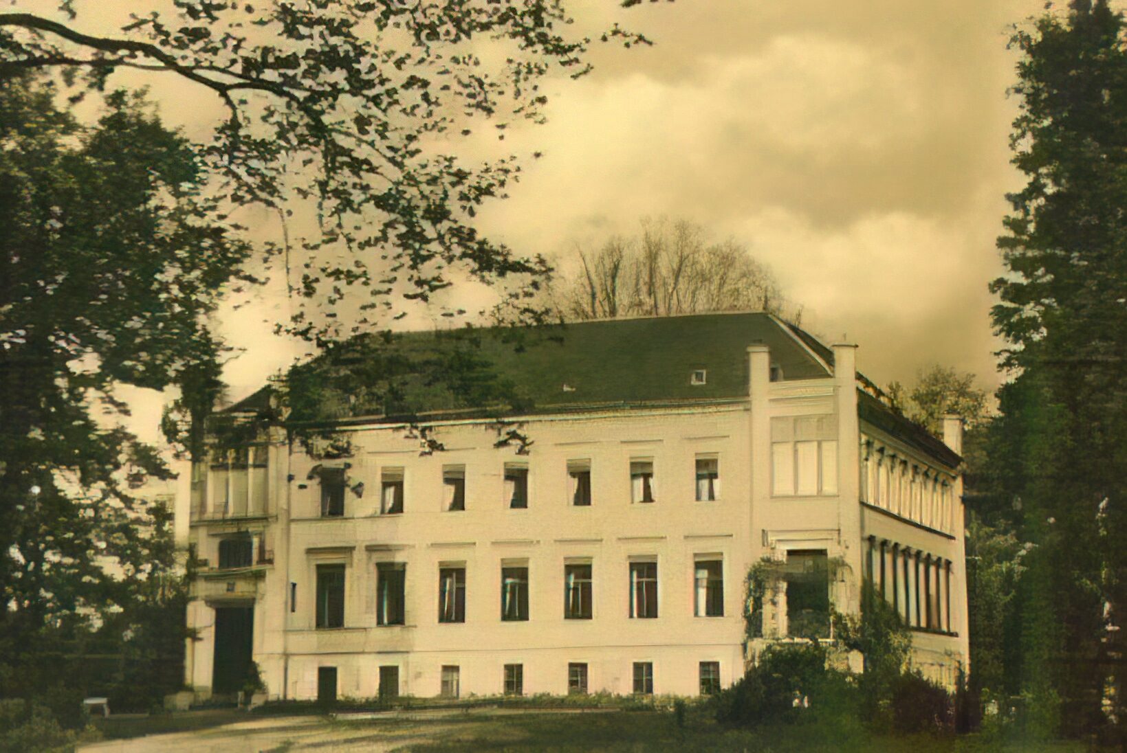 Schloss (1945 abgebrannt)