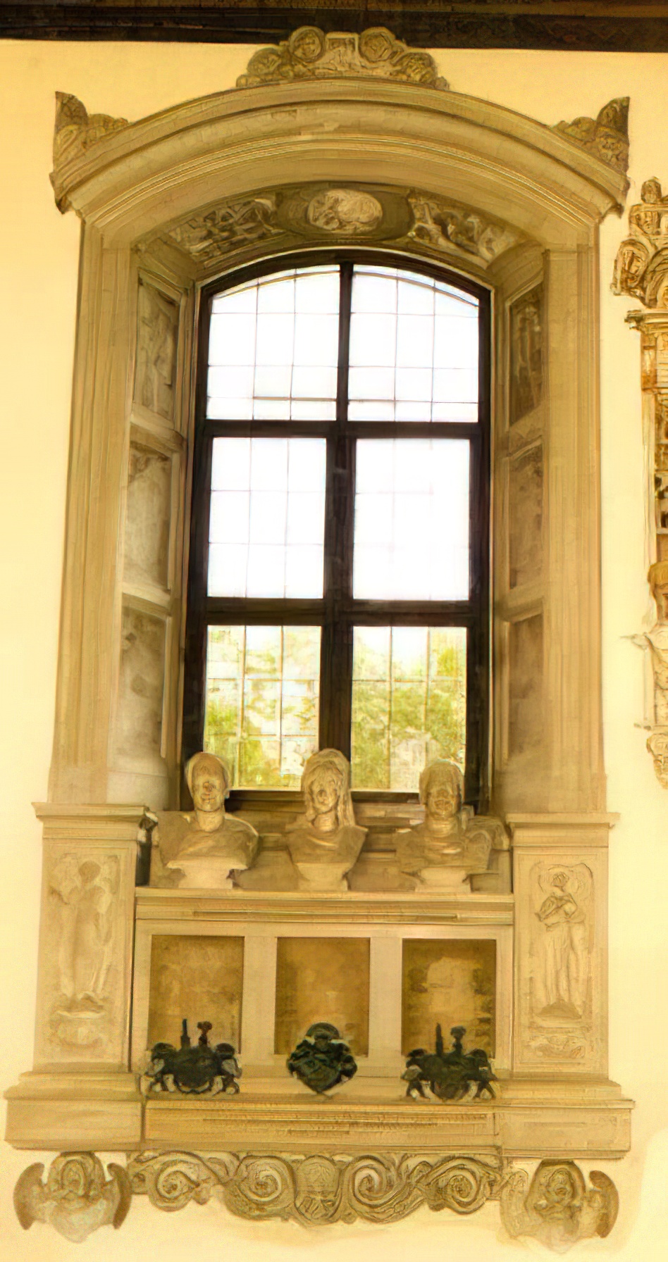 Epitaph mit Gedächtnisfenster für den Domdechanten Graf Johann August Ernst v. Alvensleben (1758-1827), seine Frau Caroline v. Rohr (1771-1816) und deren Sohn, dem preußischen Staatsminister Graf Albrecht v. Alvensleben (1794-1858) Epitaph mit Gedächtnisfenster für den Domdechanten Graf Johann August Ernst v. Alvensleben (1758-1827), seine Frau Caroline v. Rohr (1771-1816) und deren Sohn, dem preußischen Staatsminister Graf Albrecht v. Alvensleben (1794-1858)