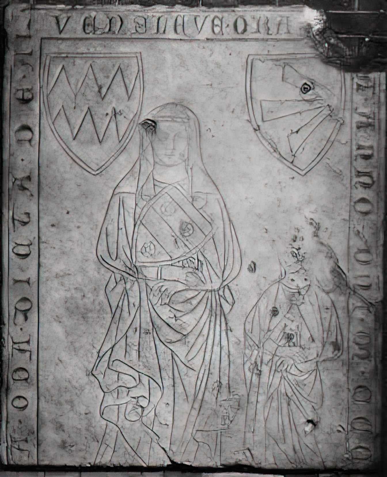 Grabstein für Oda v. Alvensleben, geb. v. Bodendieck (nach 1334) und einer Tochter