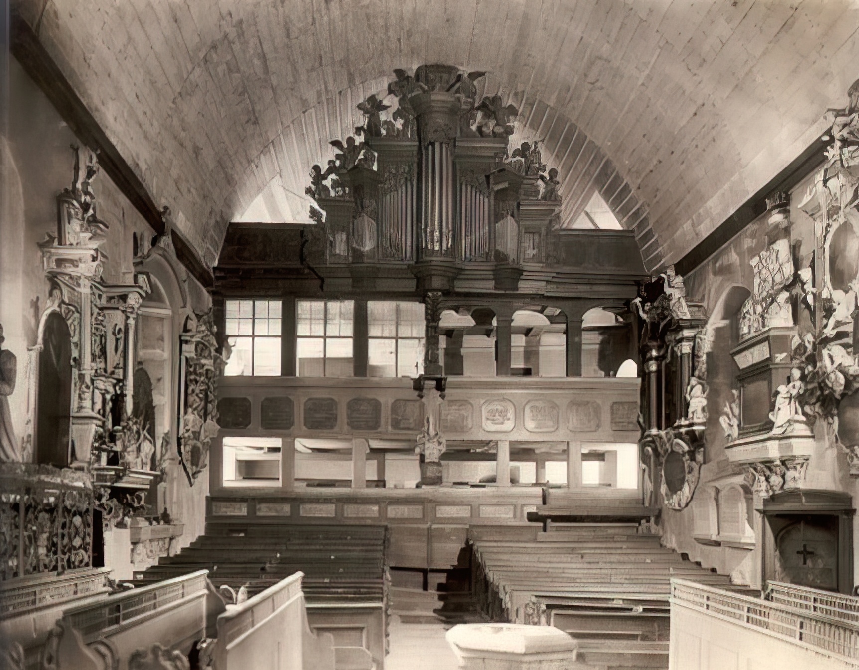 Schlosskapelle Erxleben: Blick zur Orgel (um1935)