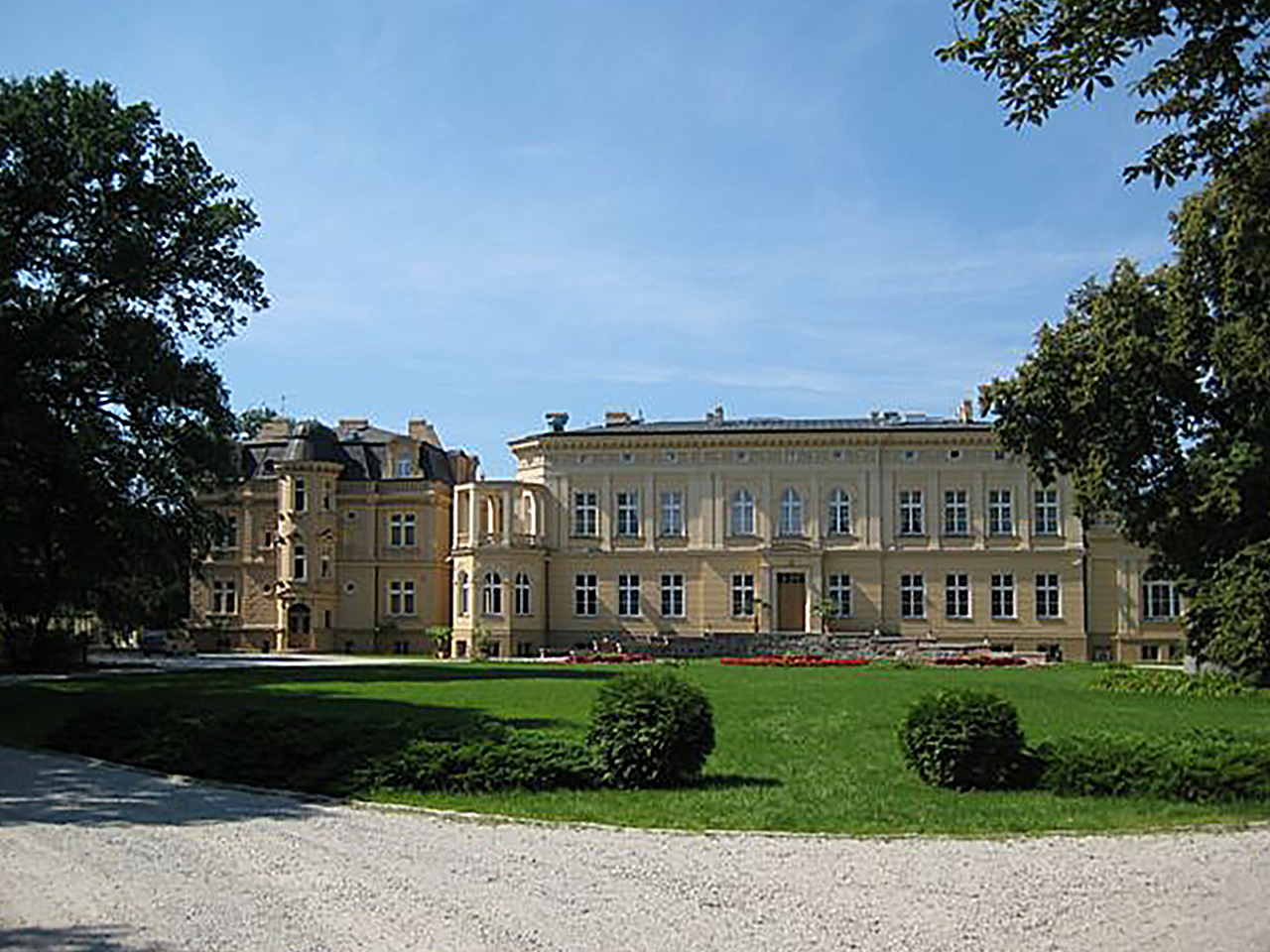 Neues Schloss Ostrometzko- Vorderfront - 1995