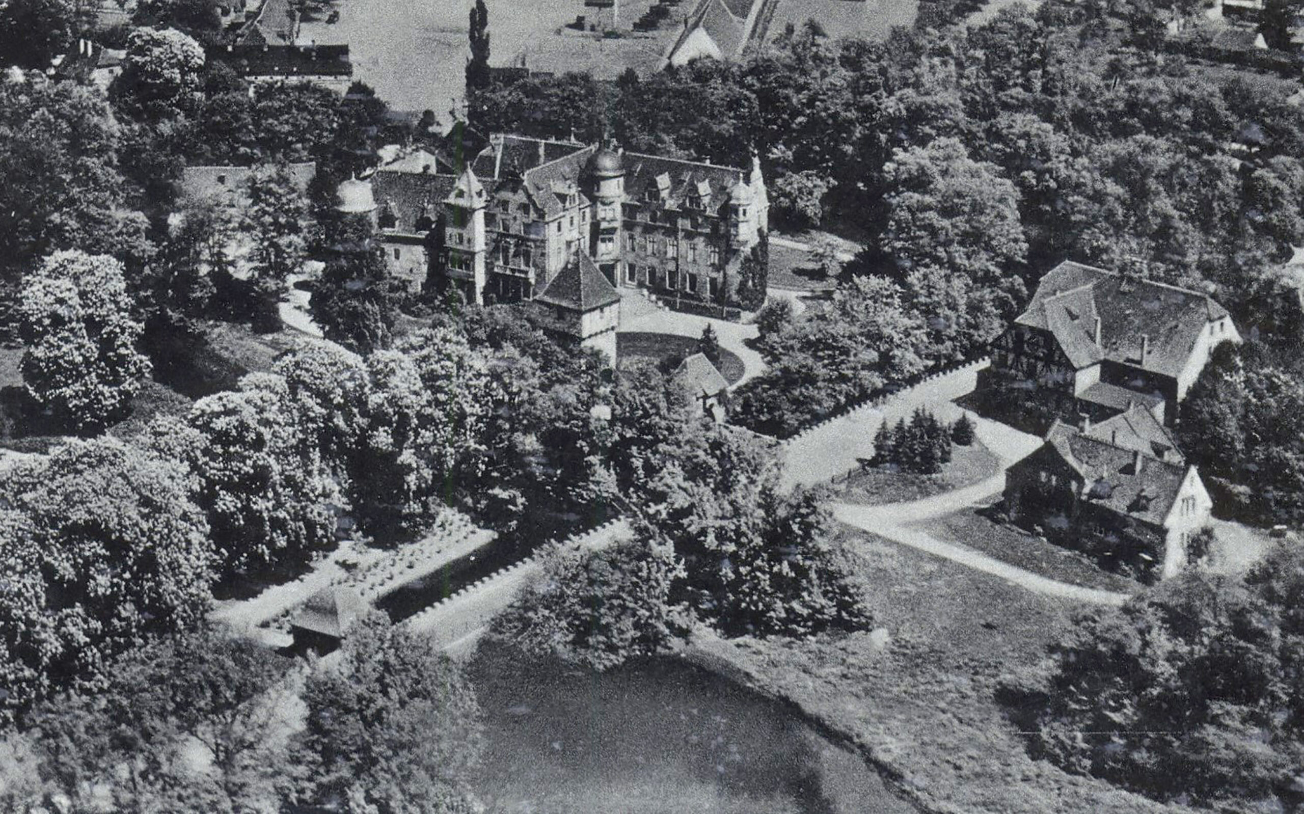 Neugattersleben 1930 Neugattersleben - Hinterfront (alte Postkarte)