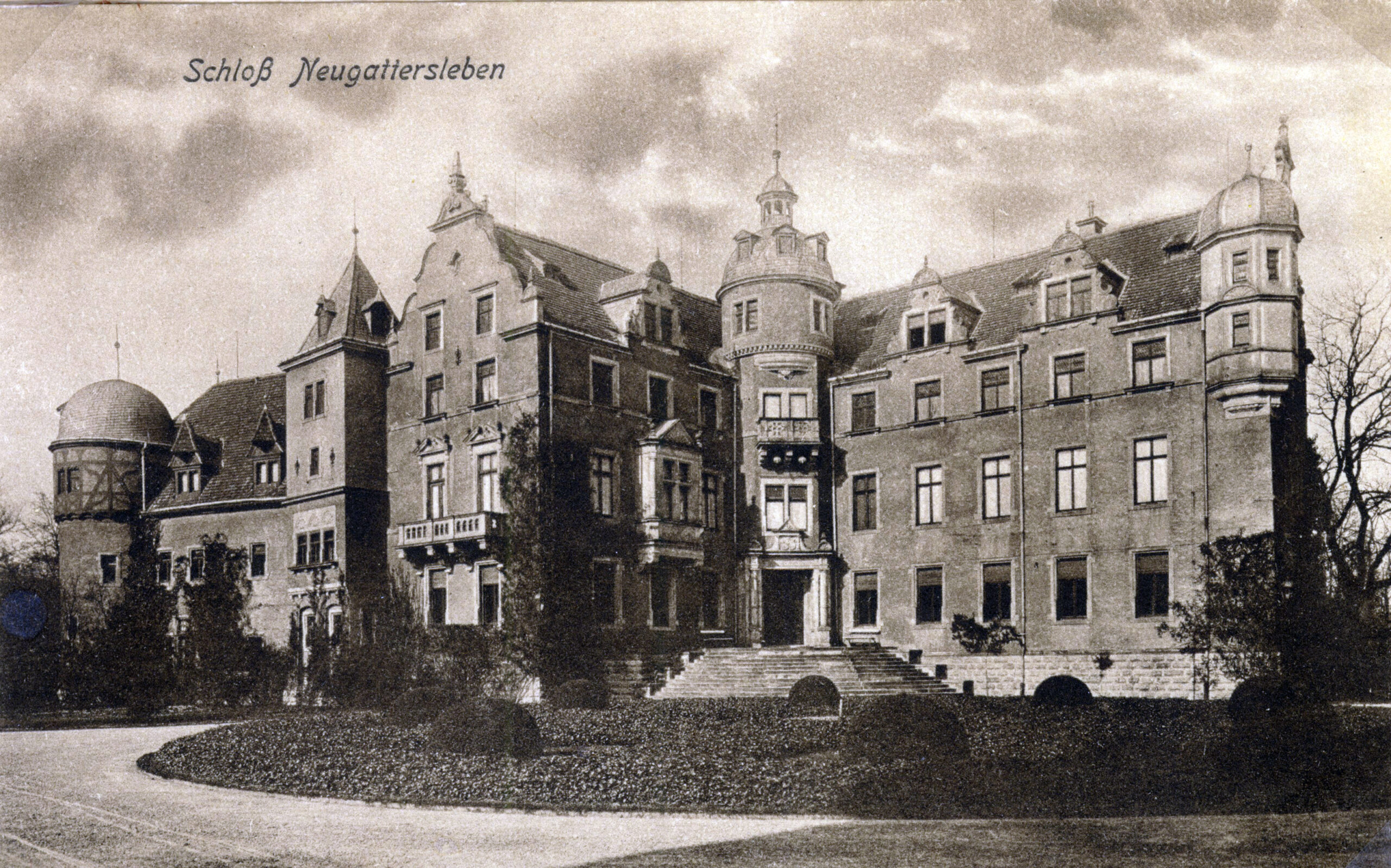 Neugattersleben Neugattersleben - Hinterfront (alte Postkarte)