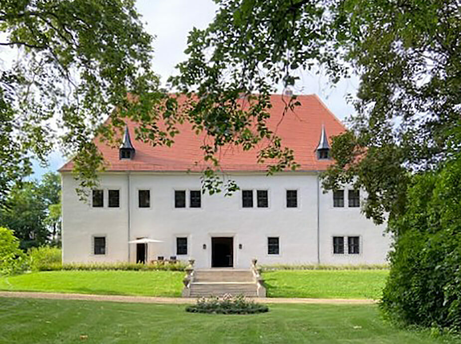 Oberhof Gartenseite 2021 Innenhof 1930