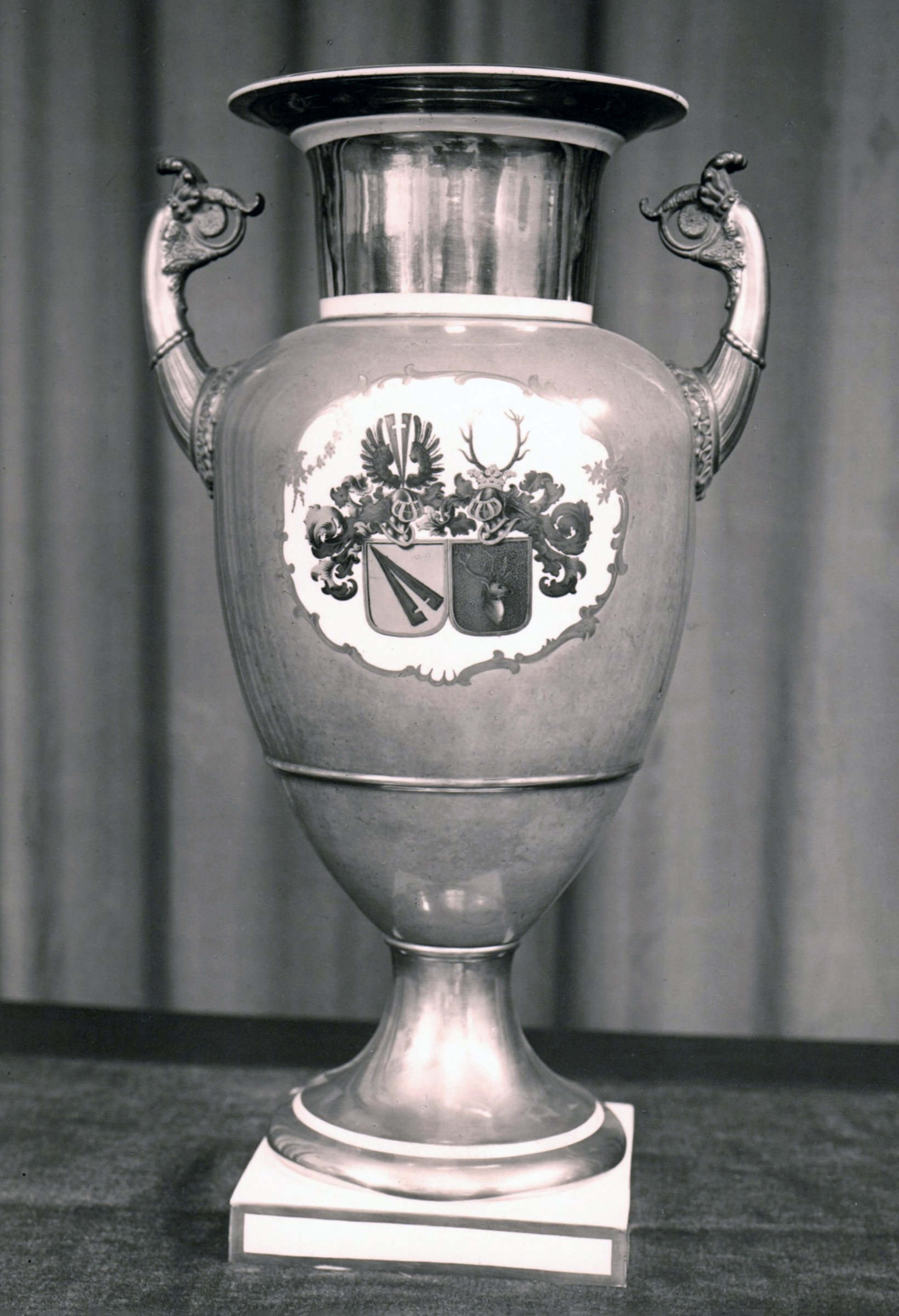 Vasen in Schloss Tankow - mit Wappen Erxleben und Brand