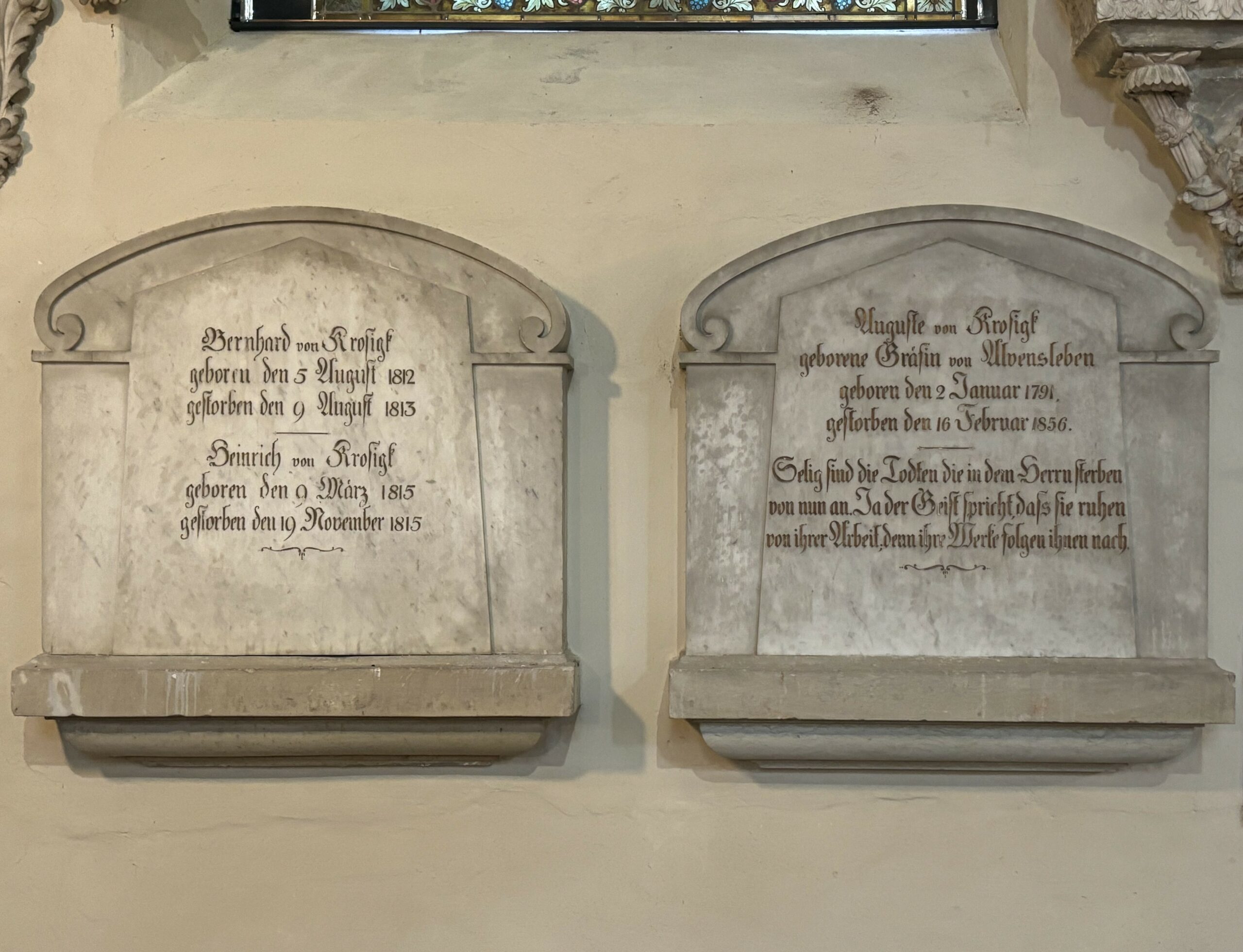 Krosigk Erxleben Erinnerungstafeln für Bernhard (1812-1813) und Heinrich v. Krosigk (9.3. -19.11.1815) und deren Mutter Auguste v. Krosigk, geb. Gräfin v. Alvensleben (1791-1856)